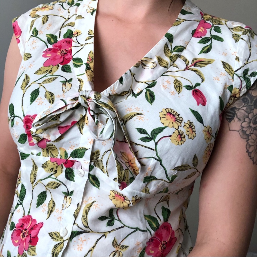 LOFT White Floral Button Up Top Size 8 - Picture 3 of 8